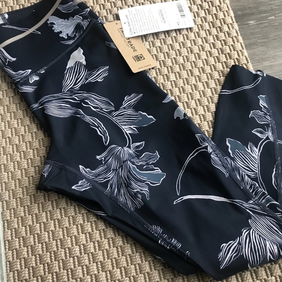 Athleta Pants - NWT Athleta Floral Sonic Capri